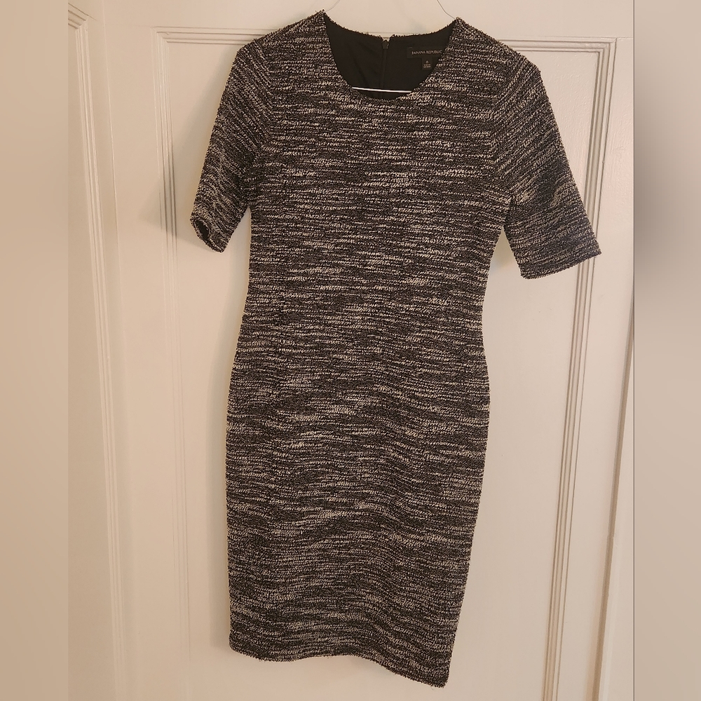 Classic Banana Republic Sheath Dress, size 8, black and grey